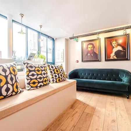 Les Boulevards Apartment Paris