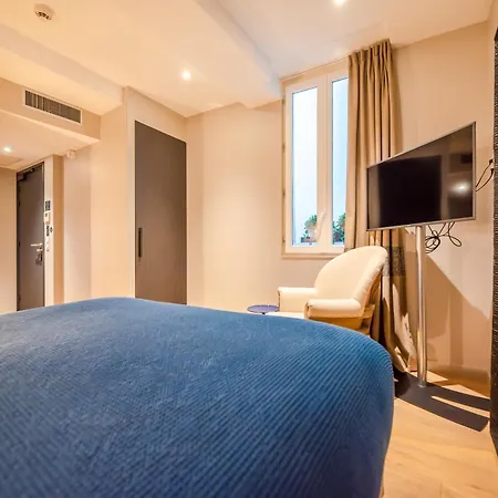 Les Boulevards Apartment Paris